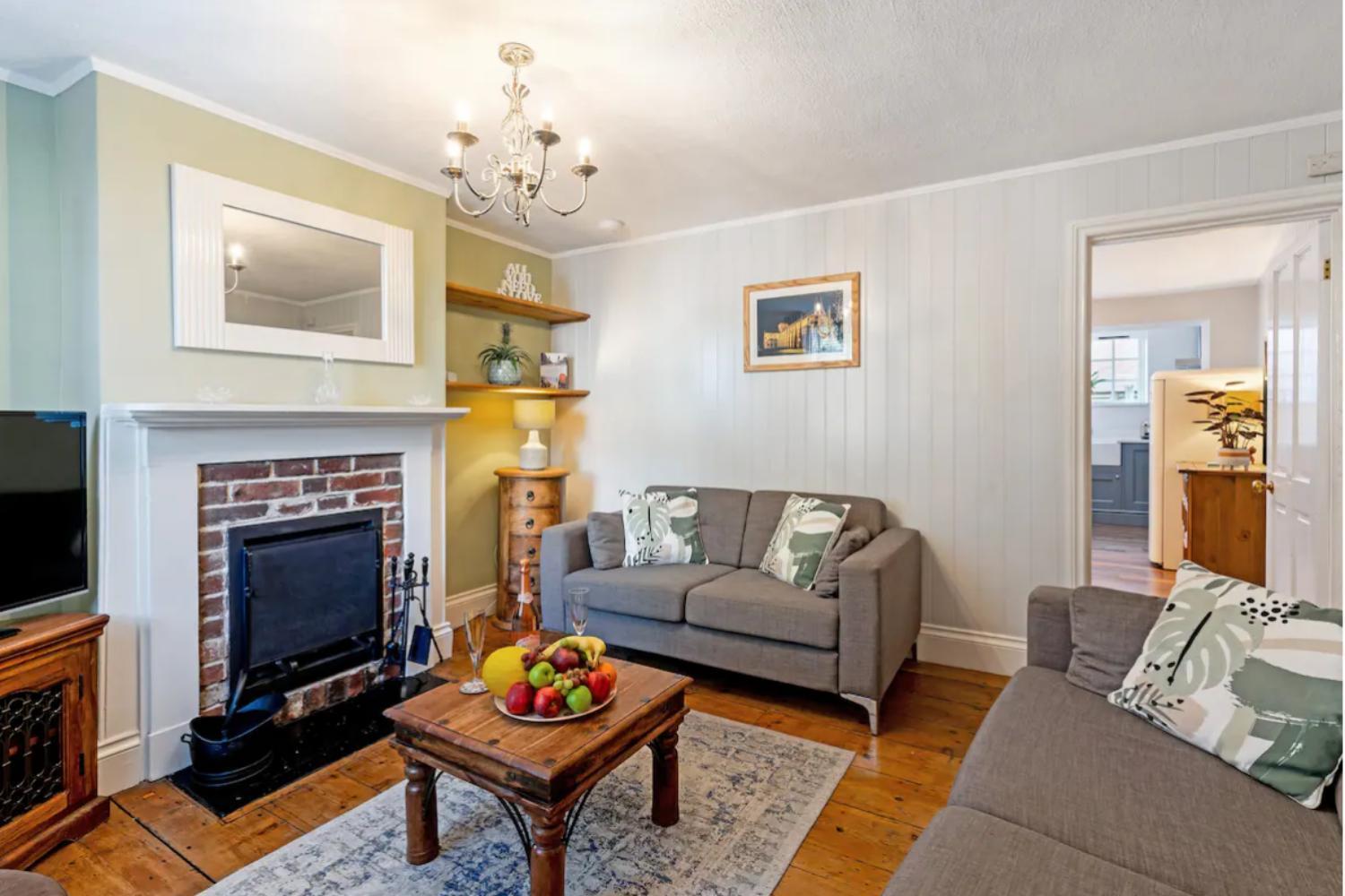 2 Bedrooms Stunning Westgate Cottage Retreat, Central Winchester, Free On-Street Parking Permit, With Garden Close To Cathedral - Sleeps 6, Pets Are Welcome, Summer Special Offer! - By Blue Puffin Stays Exterior photo