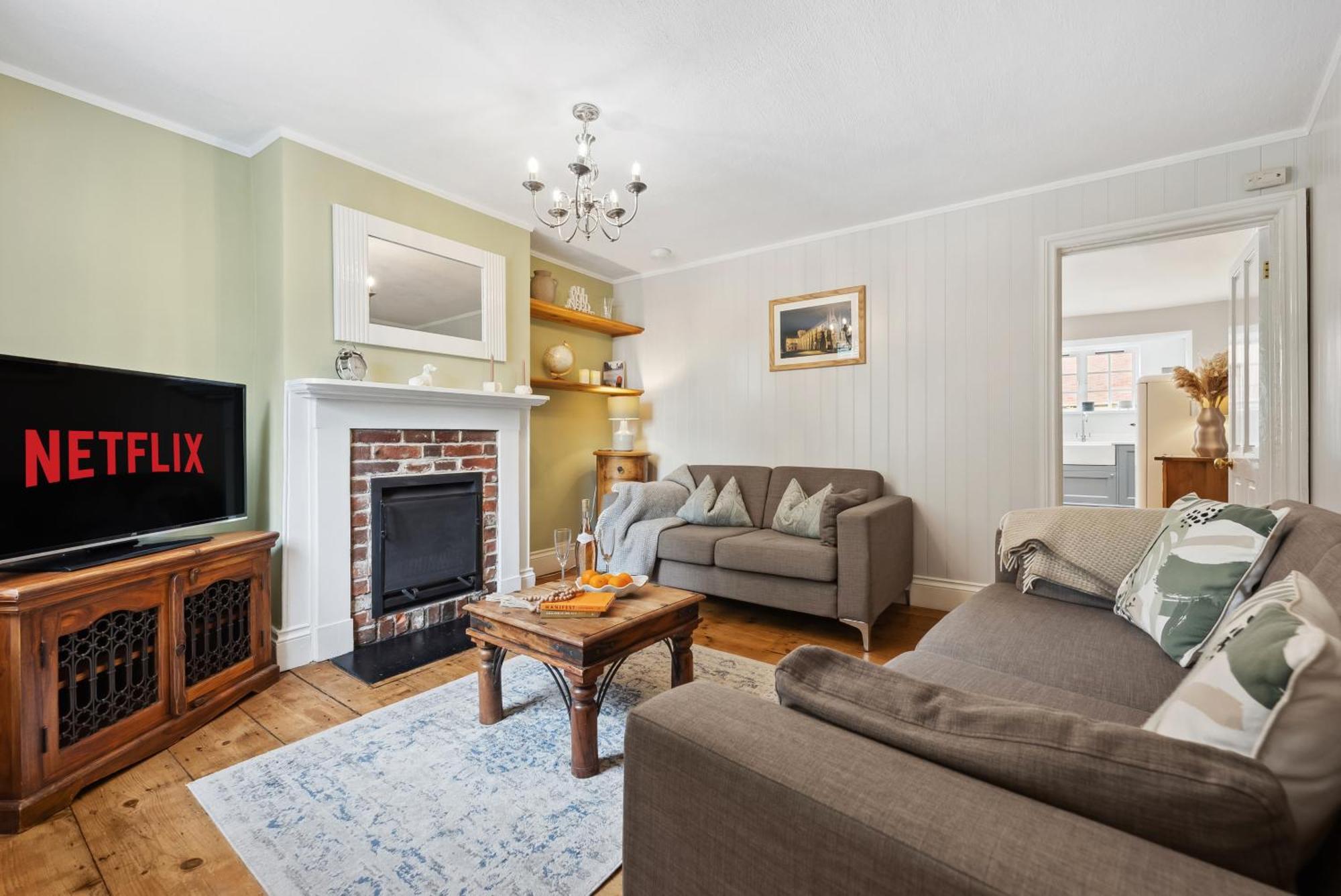 2 Bedrooms Stunning Westgate Cottage Retreat, Central Winchester, Free On-Street Parking Permit, With Garden Close To Cathedral - Sleeps 6, Pets Are Welcome, Summer Special Offer! - By Blue Puffin Stays Exterior photo