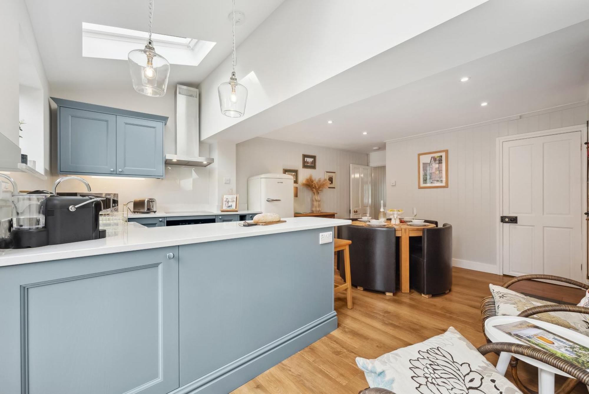 2 Bedrooms Stunning Westgate Cottage Retreat, Central Winchester, Free On-Street Parking Permit, With Garden Close To Cathedral - Sleeps 6, Pets Are Welcome, Summer Special Offer! - By Blue Puffin Stays Exterior photo